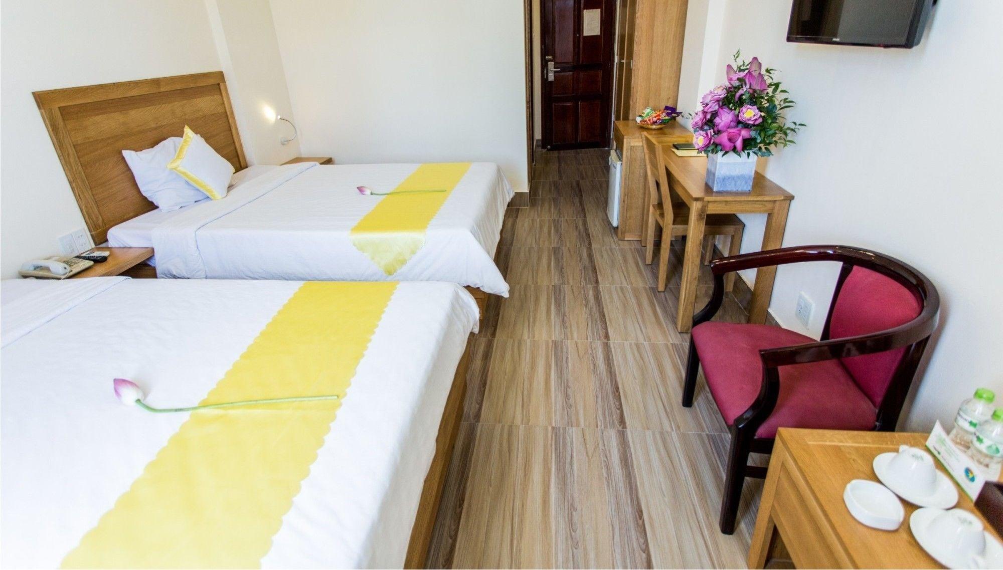 Hoang Yen Hotel 2 Quy Nhon Exterior photo